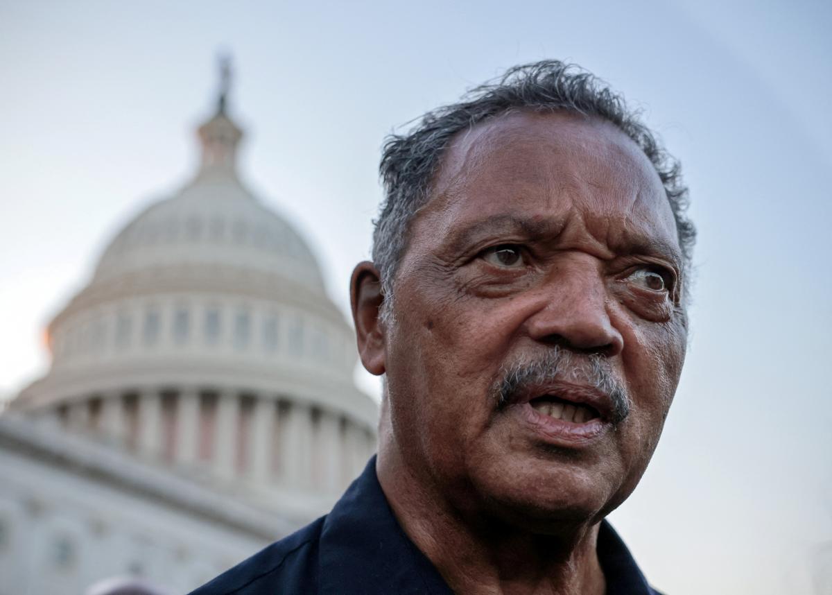 Civil rights leader Jesse Jackson dies