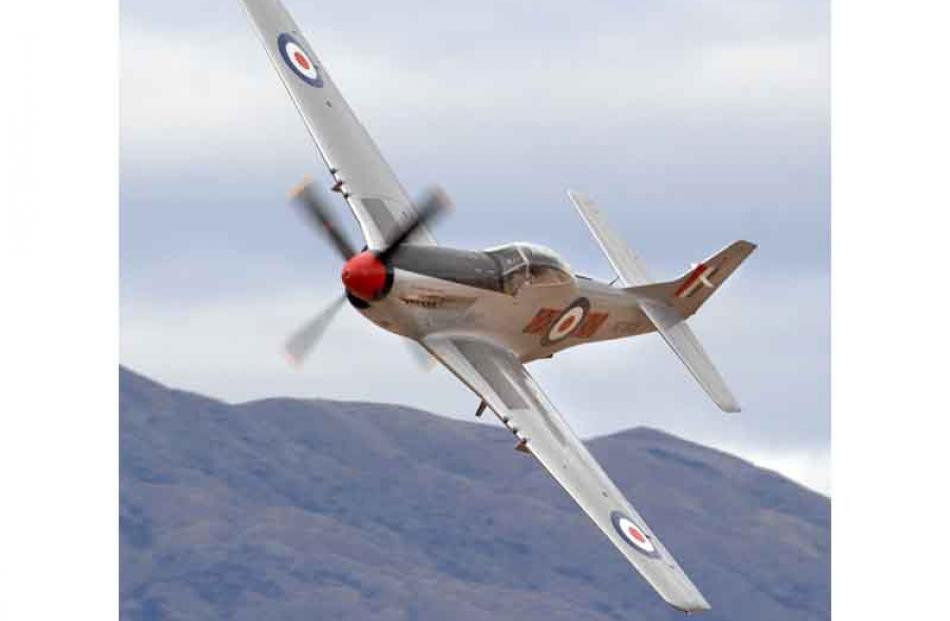 North American P-51 Mustang sweeps towards the crowd. Photo by Stephen Jaquiery.