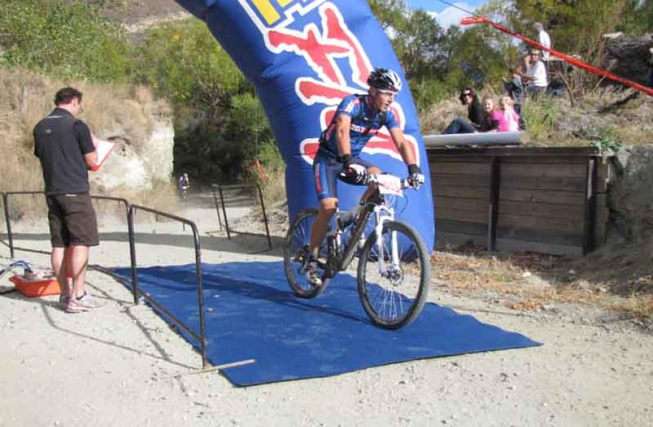 Mark Williams, of Queenstown, wins for the second year in a row in 1h 41min 52sec.