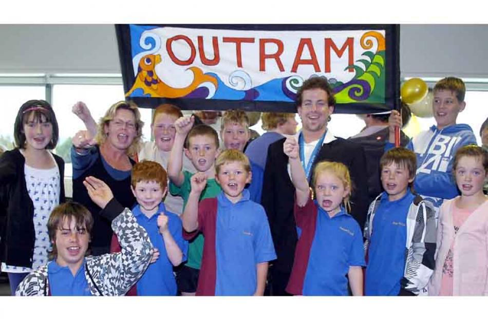 Outram School pupils welcome Adam.