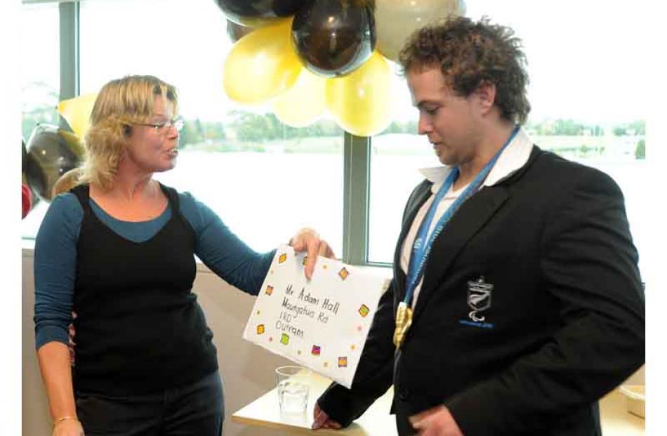 Outram school Teacher Janferie Tansley, left gives welcome letters from pupils to Adam.