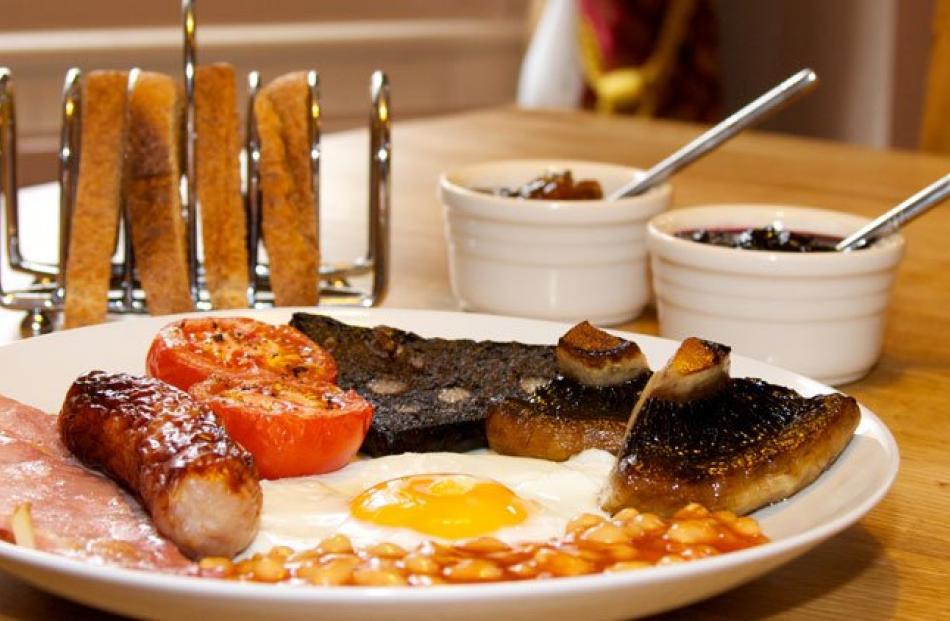 Gallery owners Kathryn and Steve offer guests delicious breakfasts made from local foods.