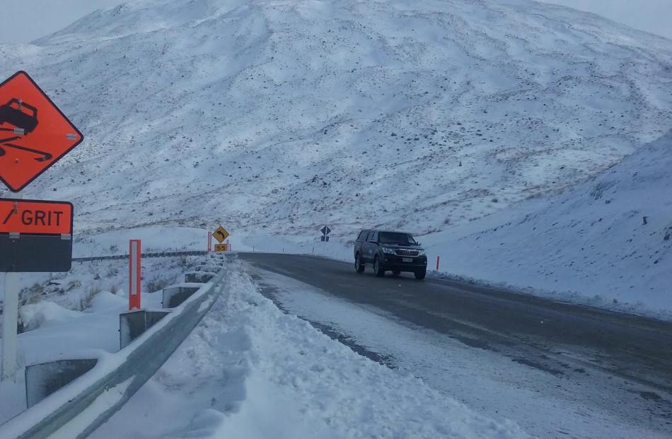 Snow on the Crown Range road this morning. Photo Mark Price