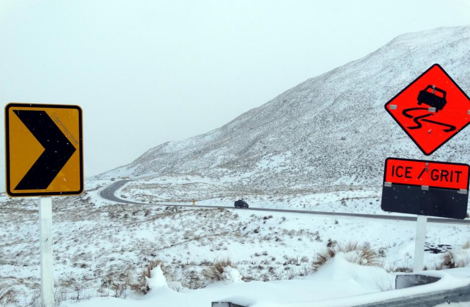 Snow on the Crown Range yesterday. Photo: Mark Price.