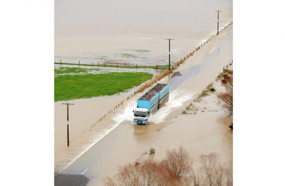 A truck powers through floodwaters near Milton on Saturday. Photo by Stephen Jaquiery.