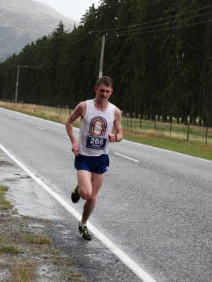 Caden Shields, of Dunedin, runs the Southern Lakes Half Marathon in 2015. PHOTO: LUCY IBBOTSON
