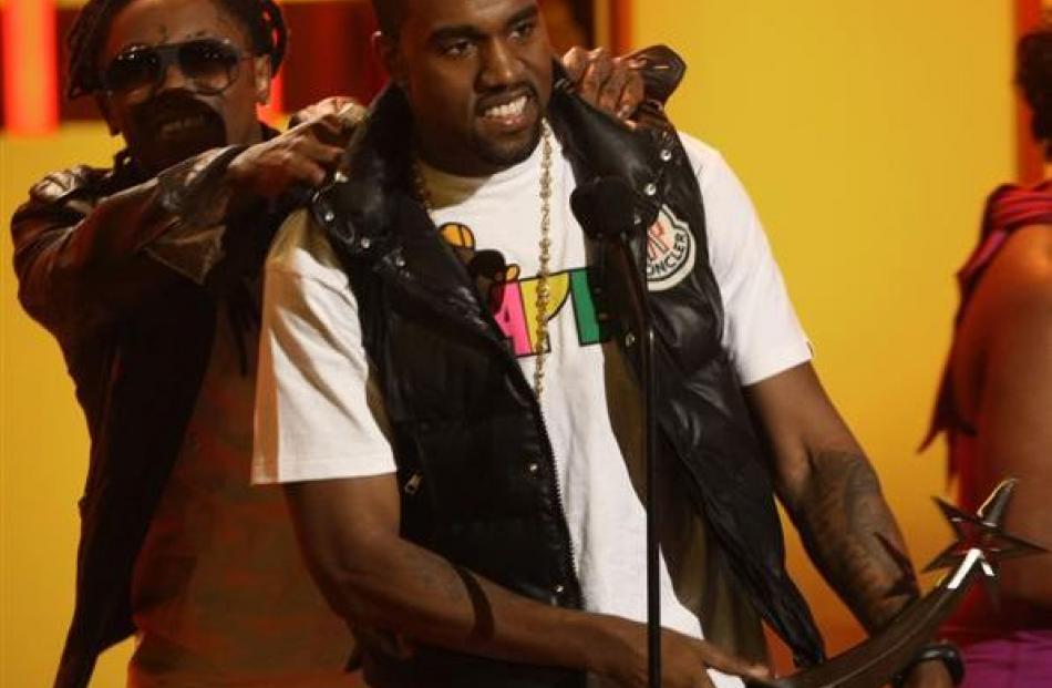 Kanye West accepts the award for best male hip-hop artist. (AP Photo/Hector Mata)