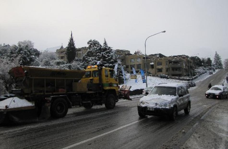 Gritting trucks were in action this morning in Queenstown. Photo: James Beech.