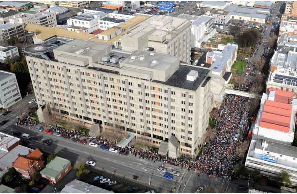 Aerial views of the 10,000 neurosurgery marchers. Photo by Stephen Jaquiery.