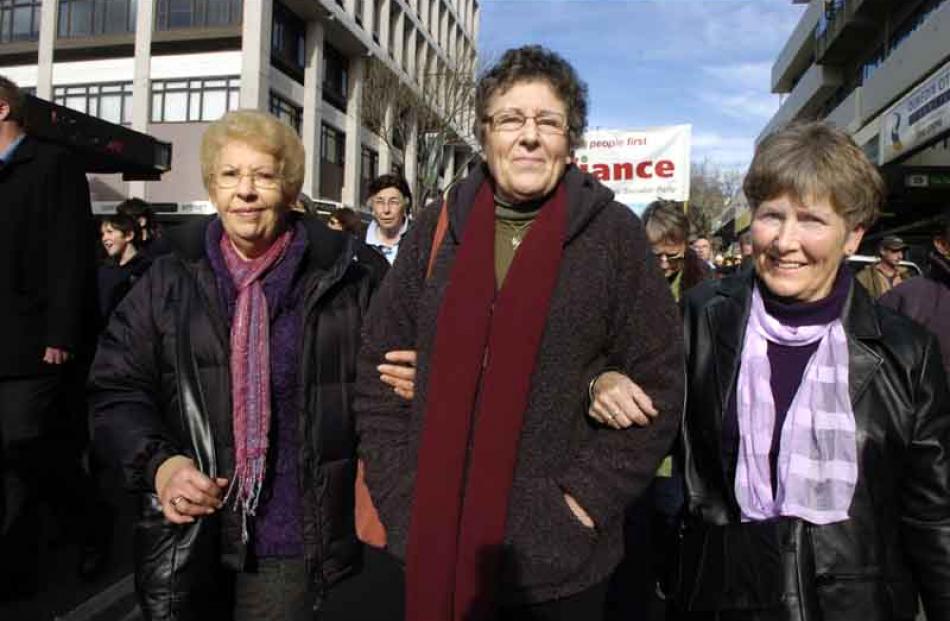 Retired nurses Anne Wolff, Helen Hunt, and Jenny Burbery all of Dunedin. Photo by Jane Dawber.