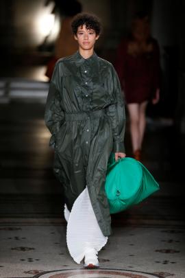 Solid colour tones and oversized bags were featured. Photo: Reuters