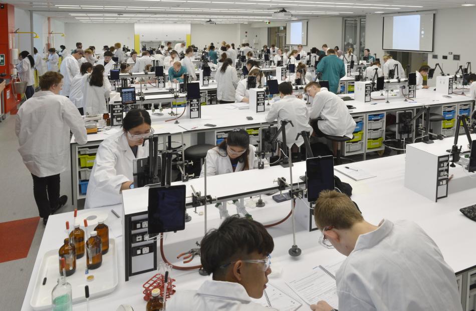 First-year students work in the just-opened ‘‘super-lab’’.