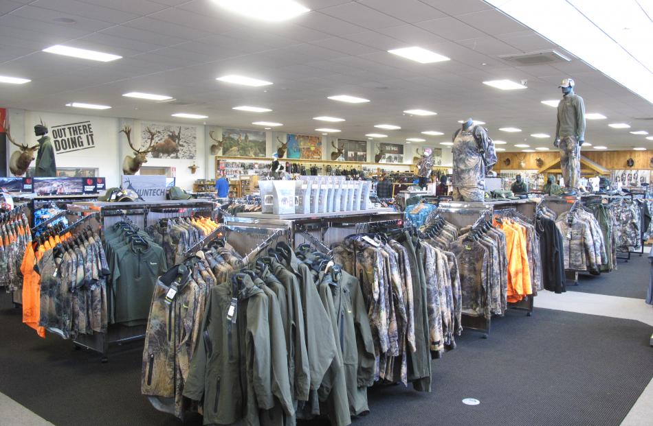 Hunting and store fishing stores