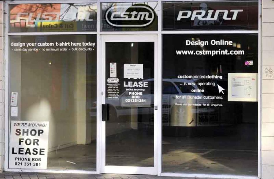 Custom Print, George St: closed.