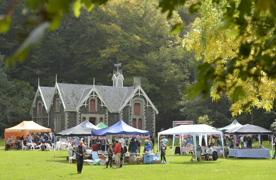 The Alzheimers Society Traditional English Village Fete at Chingford Park yesterday. Photos by Gerard O'Brien.