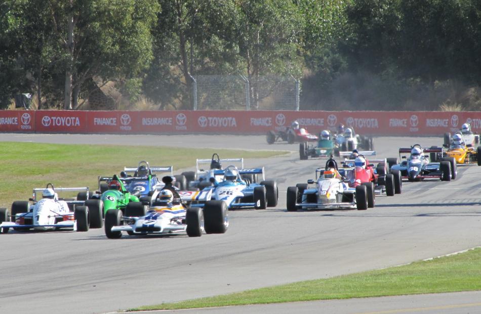Drivers set off in the Formula Libre for single seaters