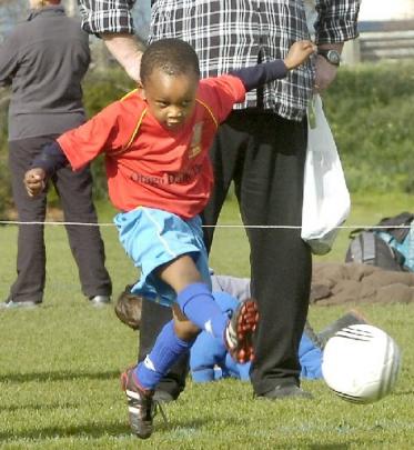 Thapelo Nare kicks the ball.