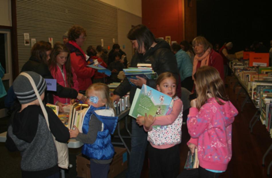 Bargain hunters hunt for bargains on the Friday opening night. Photos: Julie Walls
