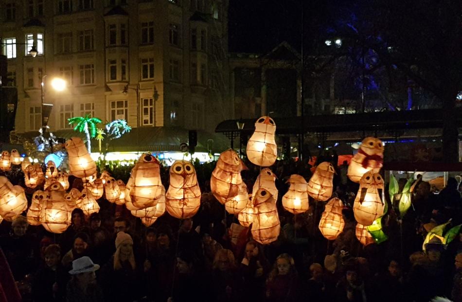 Lanterns were released by the crowd. Photo: Vaughan Elder