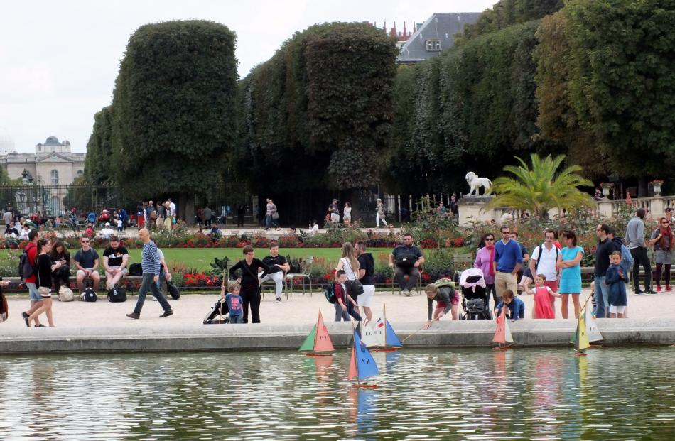 Among the toy boats in the Jardin du Luxembourg was one with NZ on the sail.

