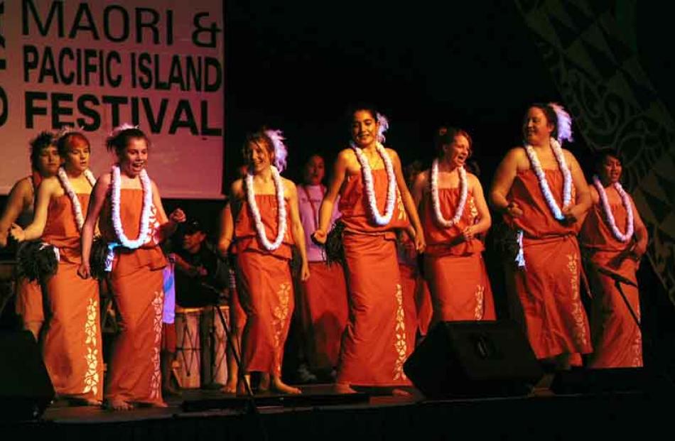 Kaikorai Valley College Pasifika group performs. Photo by Peter McIntosh.