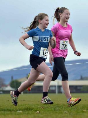 Charly Wood and Islay Merriman run together in race 4.
