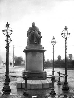 The statue of Dr Stuart on the original plinth. Photo: supplied.