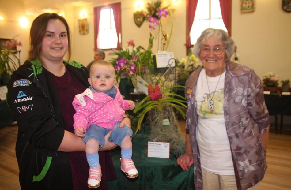 Shelby Donohue, Maddison Alexander (7½ months) and Margaret Harper, all of Oamaru.