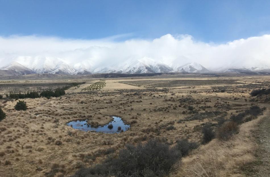 A walk into Baikie hut from Lake Pukaki presented us with a typically dramatic Mackenzie region...