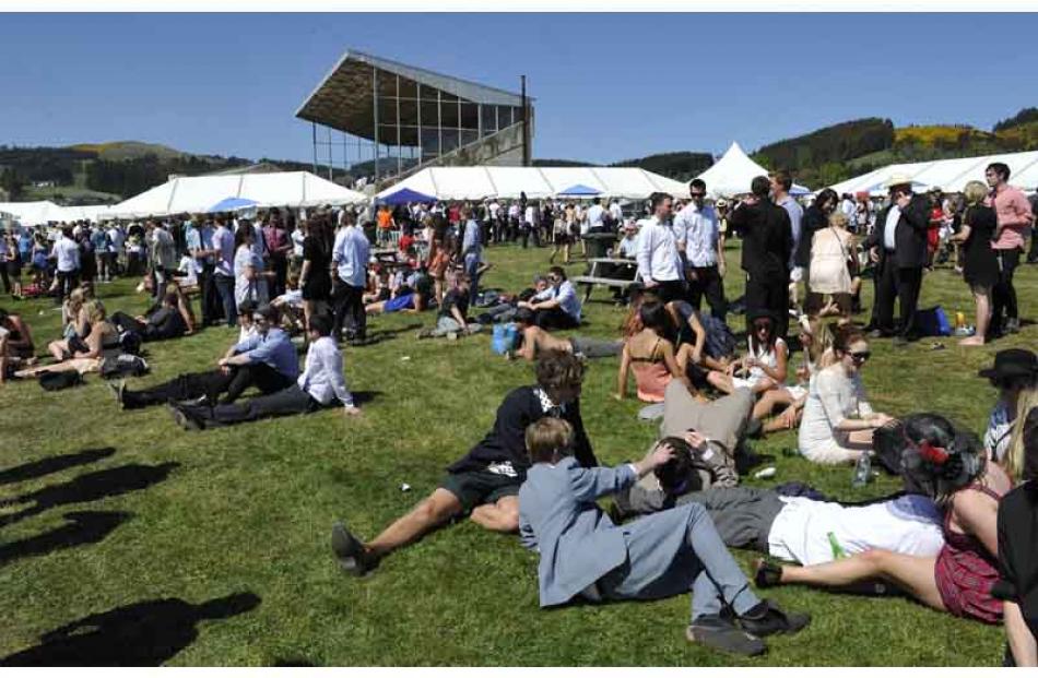Crowd at Wingatui.