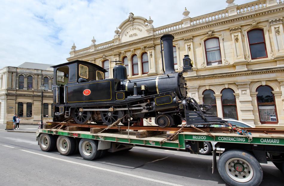 D16 arrives in Oamaru.