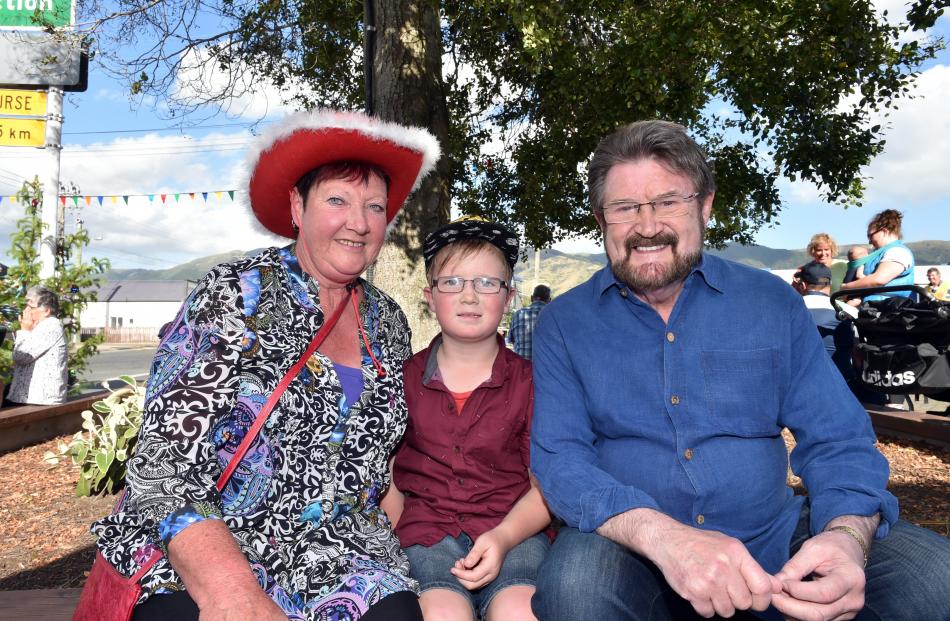 Southlander Sheryl Kennedy, her grandson Laine Taylor (7), and Victorian senator and media personality Derryn Hinch, of Victoria, Australia.