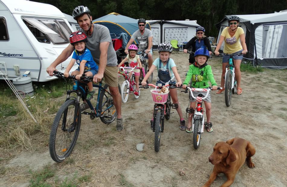 Chase (3), Andrew and Jenna (5) Geddes, Aidan, Imogen (10), Michelle and Couper (7) Foster,...