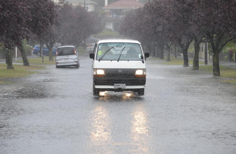 Flooding in Wycolla Ave. Photo: Gerard O'Brien