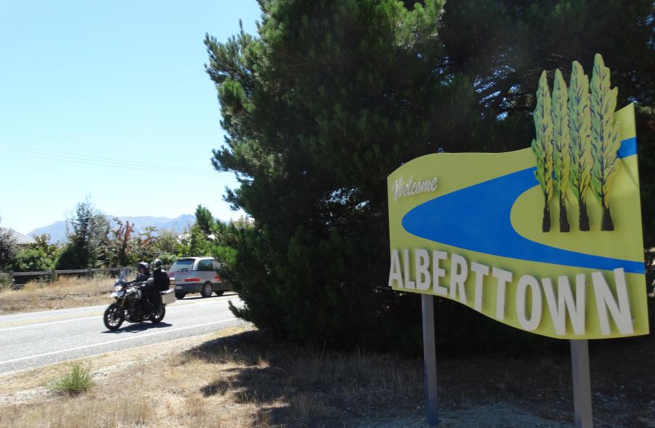 The sign on SH6 south of the Clutha River