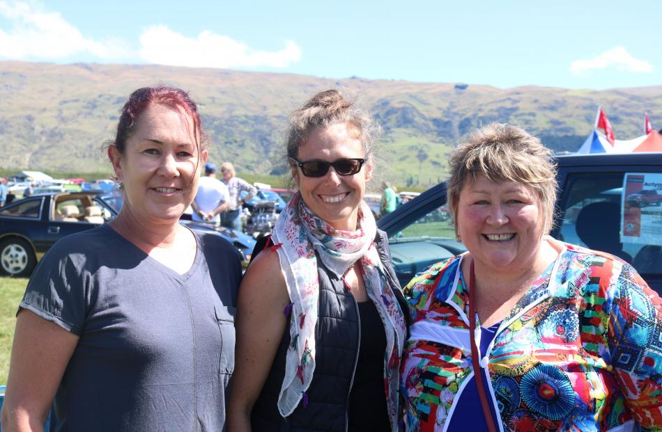 Jo McRobbie, of Middlemarch, Vauna Turner, of Ettrick, and Lynn MacLean, of Gore.