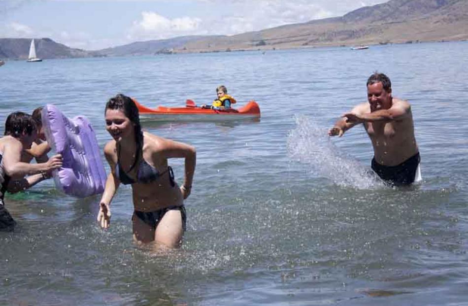 Here we are enjoying the sunshine at Lake Aviemore,splashing and swimming in the lake.
...
