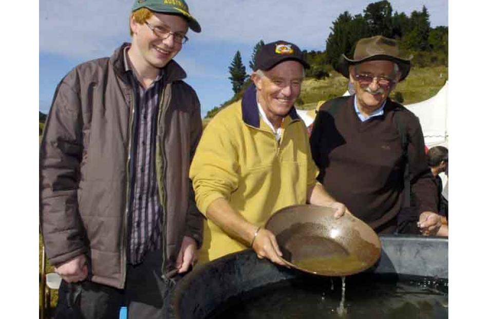 Trying their hand at gold panning are Read decendants Chirs Read (17), father Andrew Read (51), ...