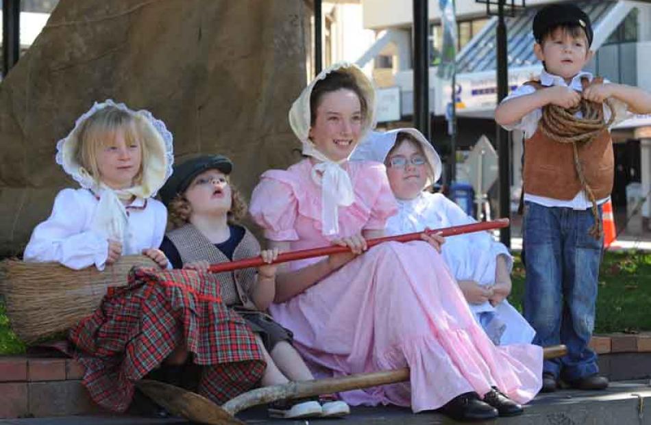 Dunedin children (left to right) Morgan Alcock (7), Leo Monaghan (3), Bree Colston (12), Kathryn...