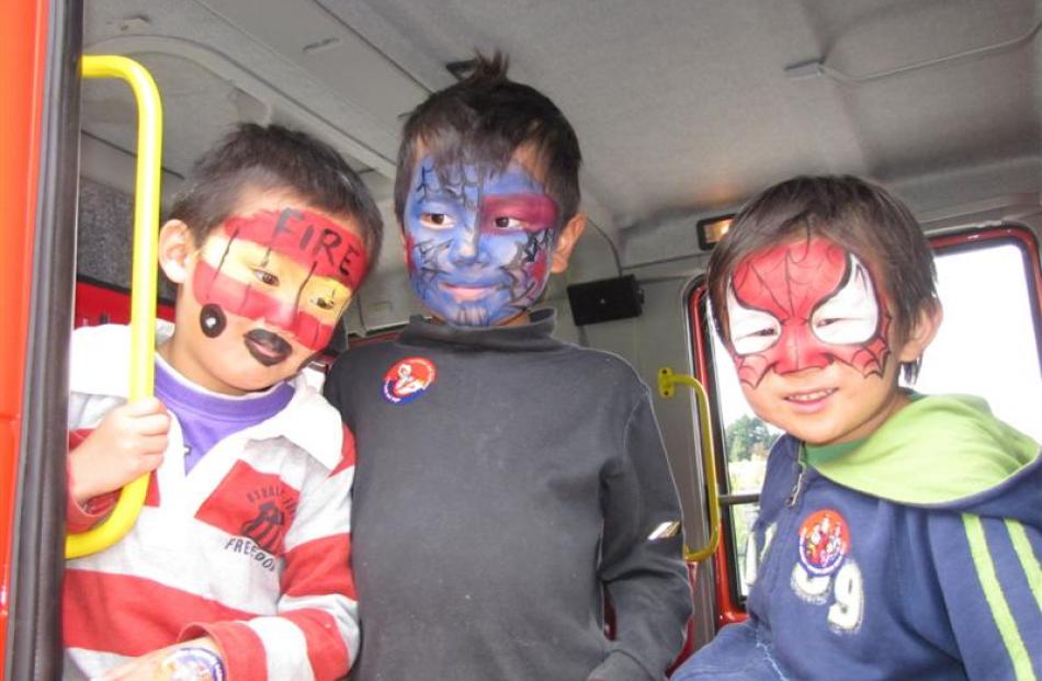 Queenstown Primary School pupils (from left) Shidoh Ichihara (5) and Taiyo Taguchi (5) with Sho...