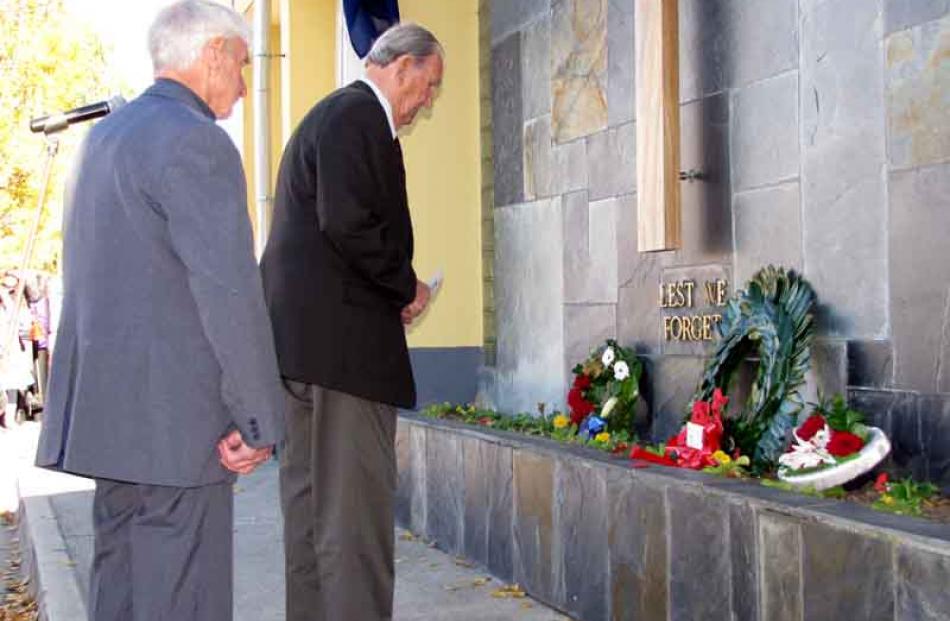 Comrades remembered... World War 2 veterans (from left) Jock Boyd and Allan McKechnie, lay...