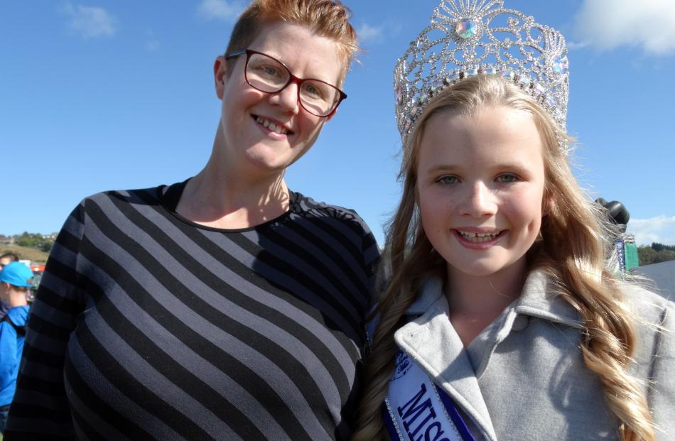 Amber and Keana (11) Kearns, of Oamaru.