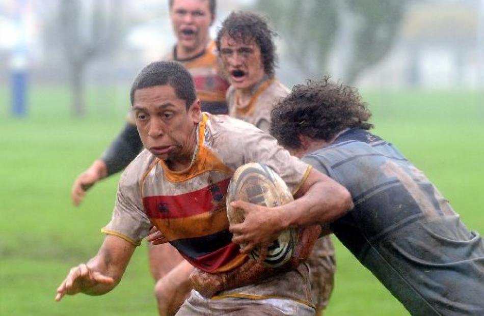 John McGlashan's Zeb Laqekovo tries to evade a King's tackler.
