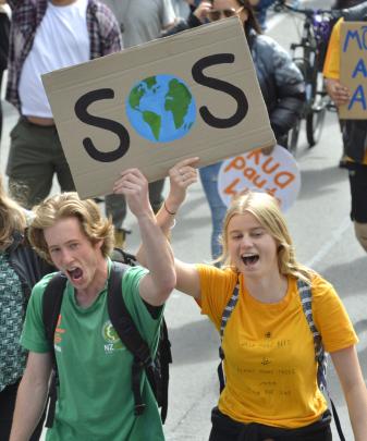  Pupils and supporters make their views plain. PHOTOS: GERARD O’BRIEN