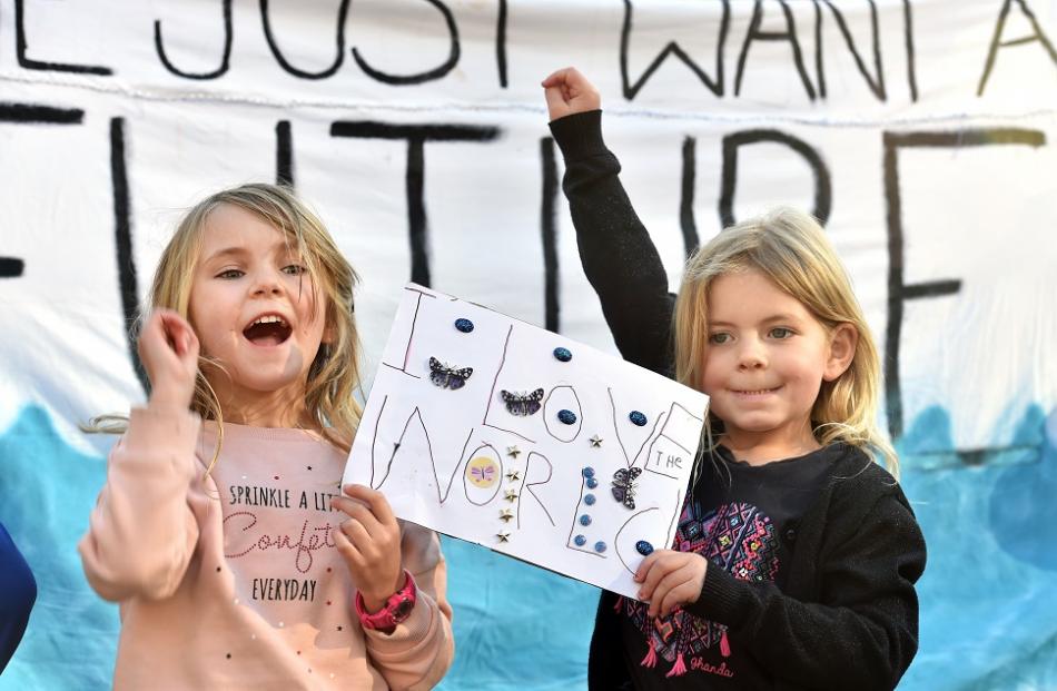 Hazel Jenks (L) and Lillian Mahoney (both 5) let their views be known. 