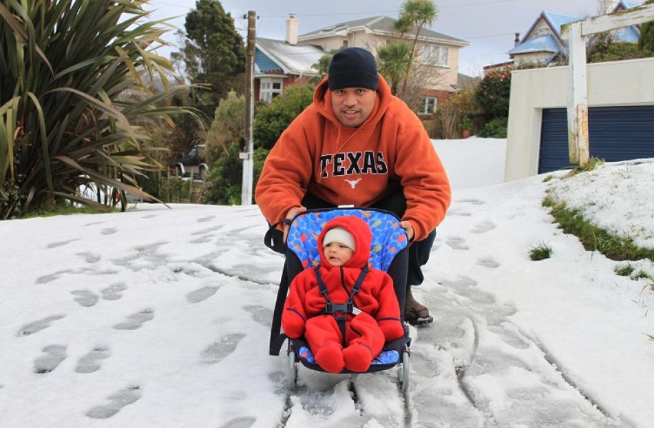 Burton Ngatae Sa'u's first snow experience. Photo Sitiveni Sa'u