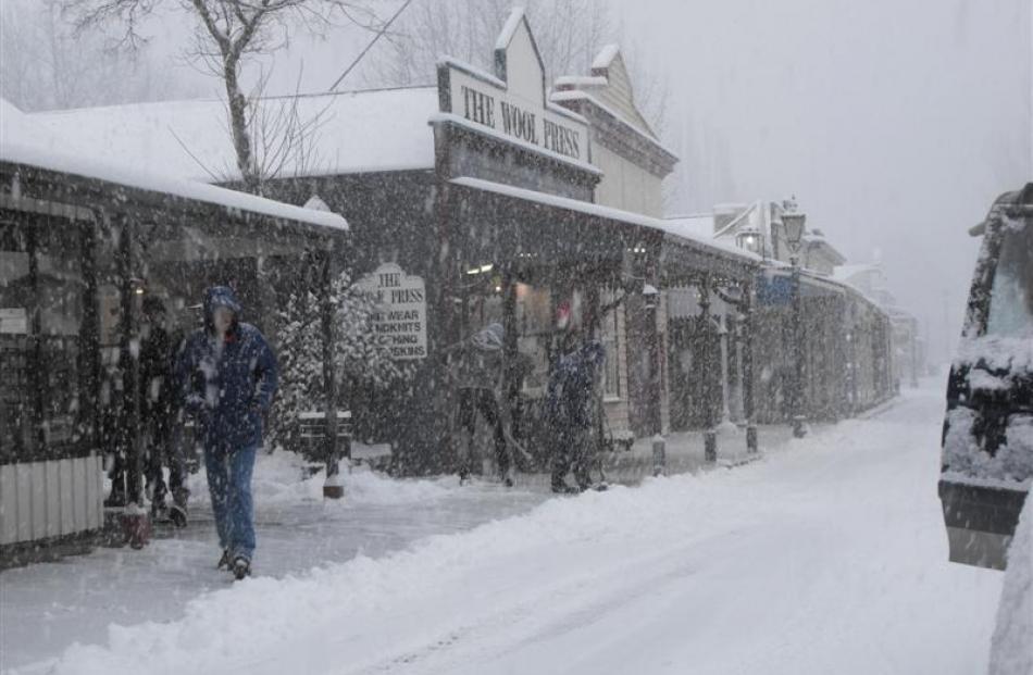 Heavy snow yesterday morning forced several Buckingham St businesses to close for the day. Photo...