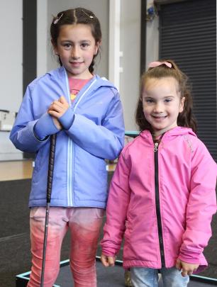 Alexandria Curtis (7) and Avery Schiller (4), both of Invercargill.