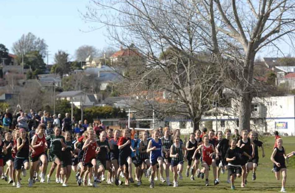 Start of the Year 8 Girls' race.