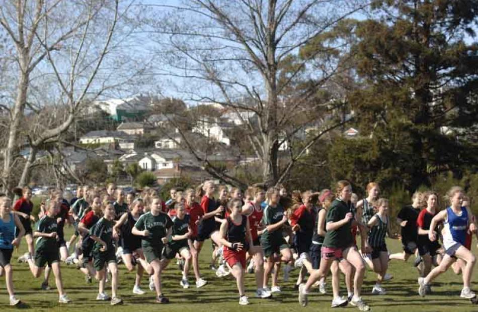 Start of the Year 8 Girls' race.